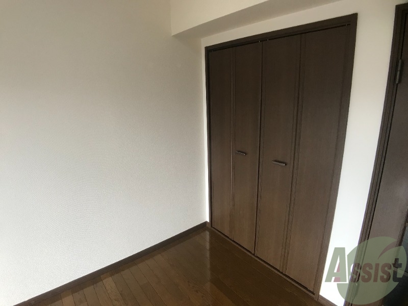 玄関　玄関から見るとこんな感じで、キレイなお部屋ですねー