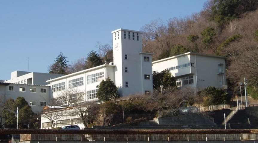 中学校　山手中学校（中学校）まで1200m