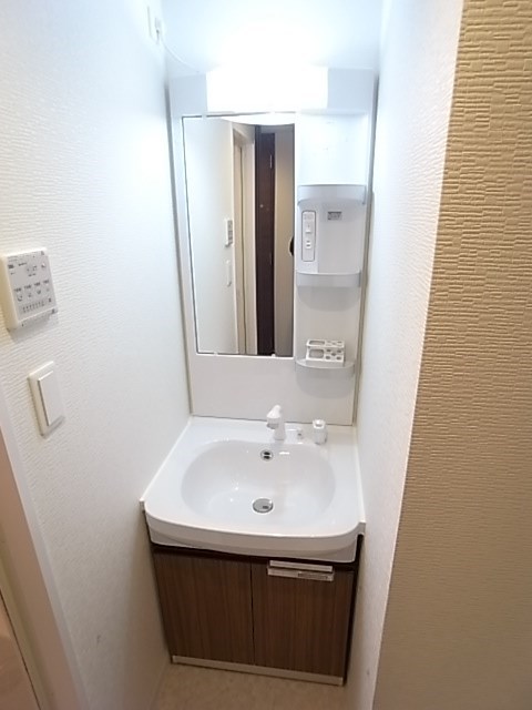 洗面設備　独立洗面化粧台付き