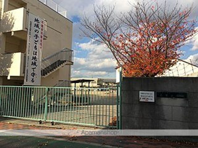 小学校　羽曳野市立高鷲小学校（小学校）まで2232m
