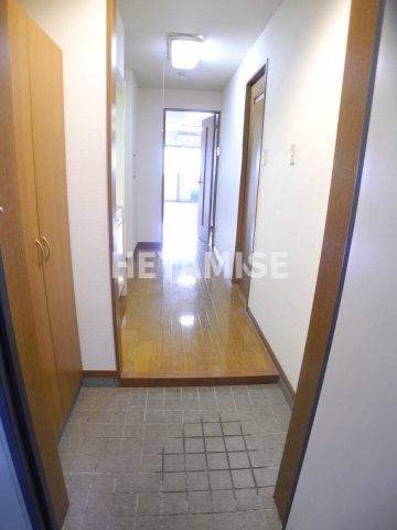 玄関　※反転間取りの別のお部屋の画像です※