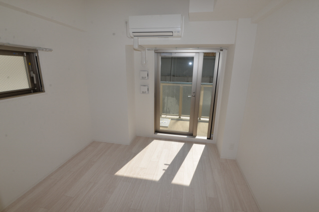 その他部屋・スペース　開放的な寝室です