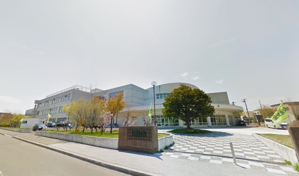 小学校　札幌市立平岡中央小学校（小学校）まで719m