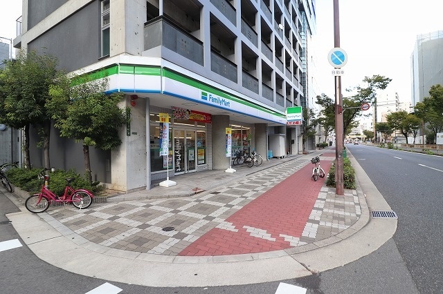 コンビニ　ファミリーマート本庄西三丁目店（コンビニ）まで273m
