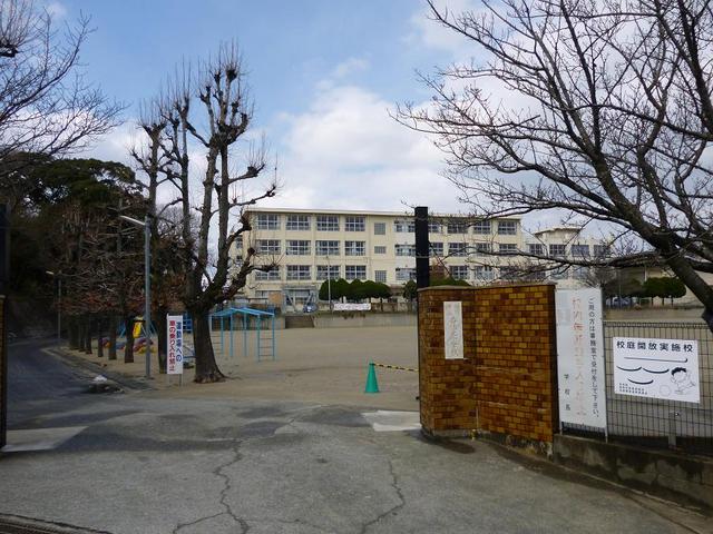 小学校　福岡市立香住丘小学校（小学校）まで850m