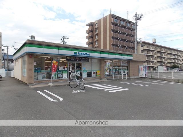 コンビニ　ファミリーマート（コンビニ）まで388m