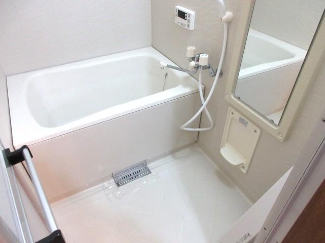 バス・シャワールーム　追い焚き浴室