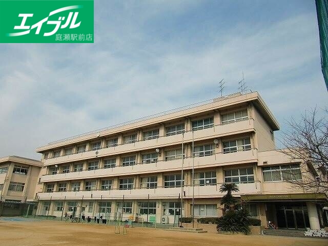 小学校　岡山市立妹尾小学校（小学校）まで321m