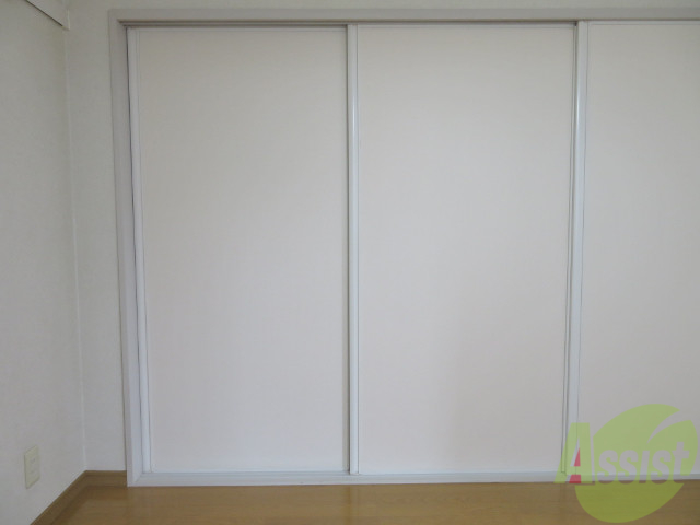 収納　寝室にあったクローゼット。荷物がたくさんあっても大丈夫。