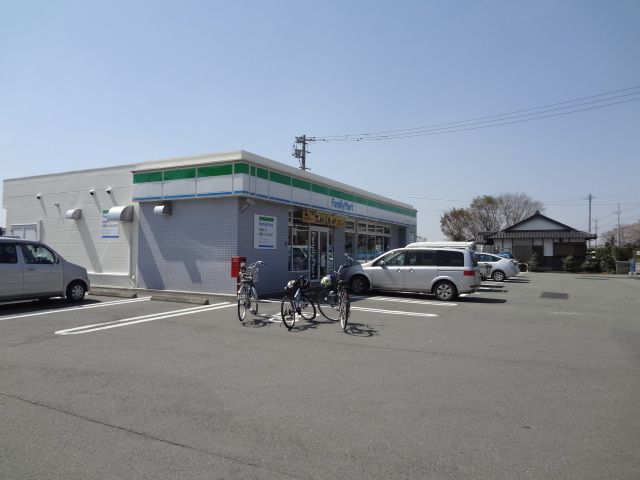 コンビニ　ファミリーマート（コンビニ）まで500m