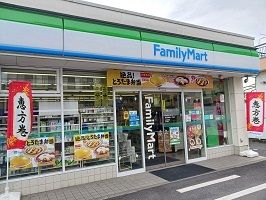 コンビニ　ファミリーマート（コンビニ）まで700m