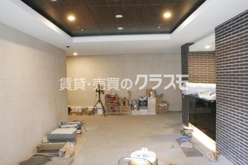 エントランス　コンシェルジュサービス付き