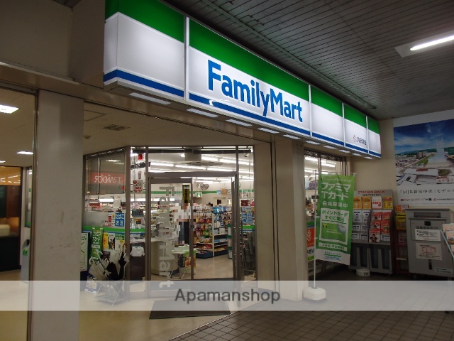 コンビニ　ファミリーマート（コンビニ）まで309m