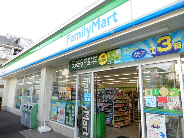 コンビニ　ファミリーマート玉川田園調布2丁目店（コンビニ）まで371m