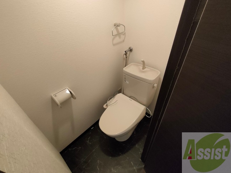 トイレ　こちらはトイレです。清潔感があり、安心して使用できます。