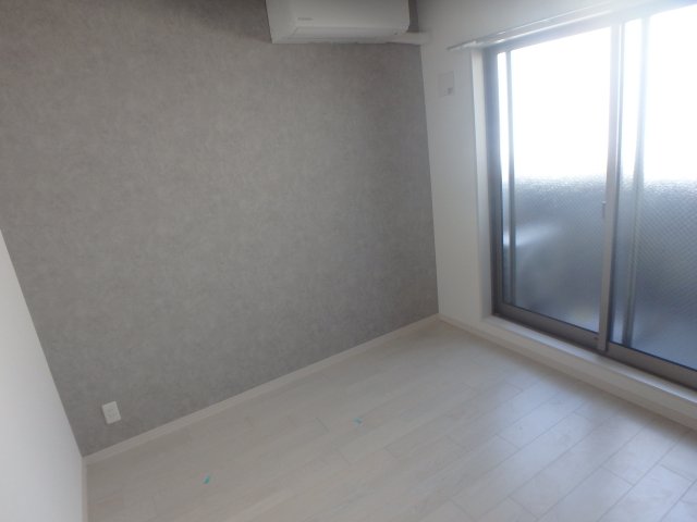 その他部屋・スペース　開放的な寝室です