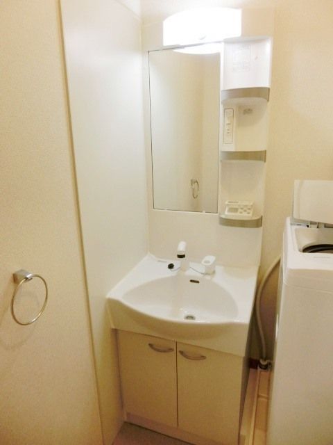 洗面設備　忙しい朝に活躍する独立洗面台です