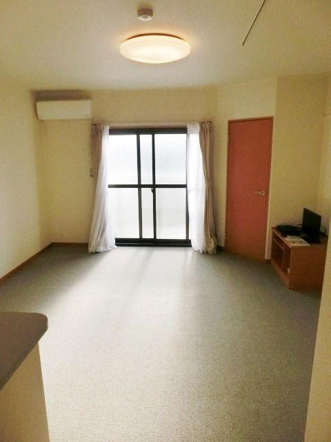 居室・リビング　広々としたお部屋です