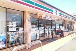 コンビニ　セブンイレブン（コンビニ）まで210m