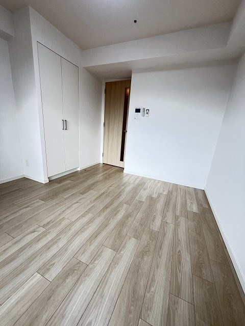 その他部屋・スペース　落ち着いた色調の寝室です