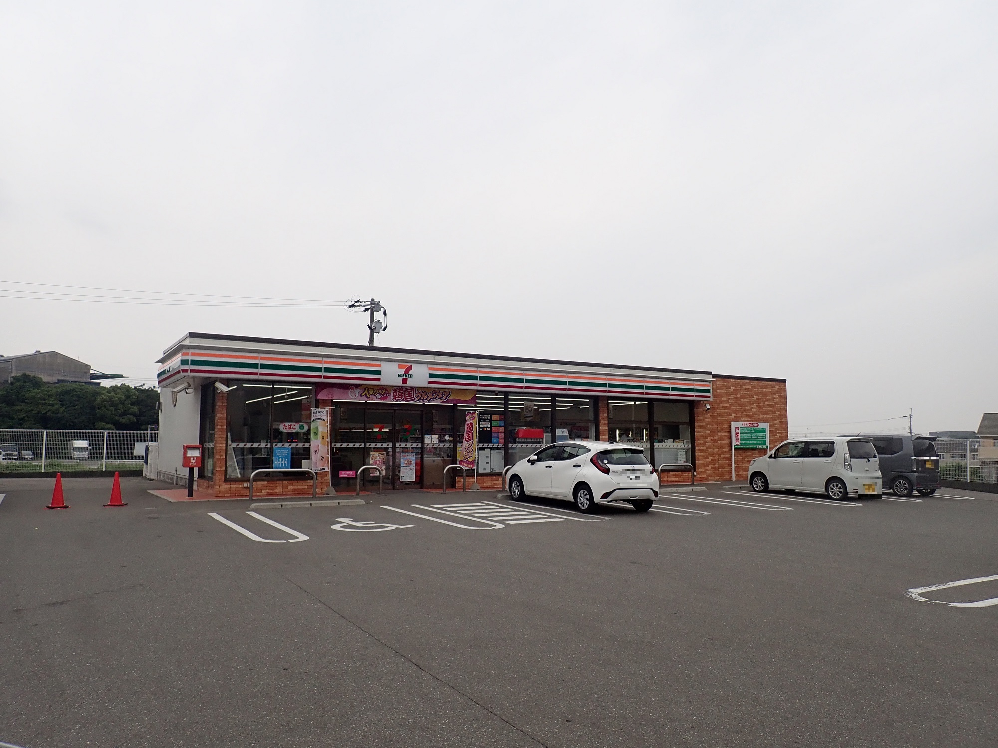 コンビニ　セブンイレブン宇美東小学校前店（コンビニ）まで1007m