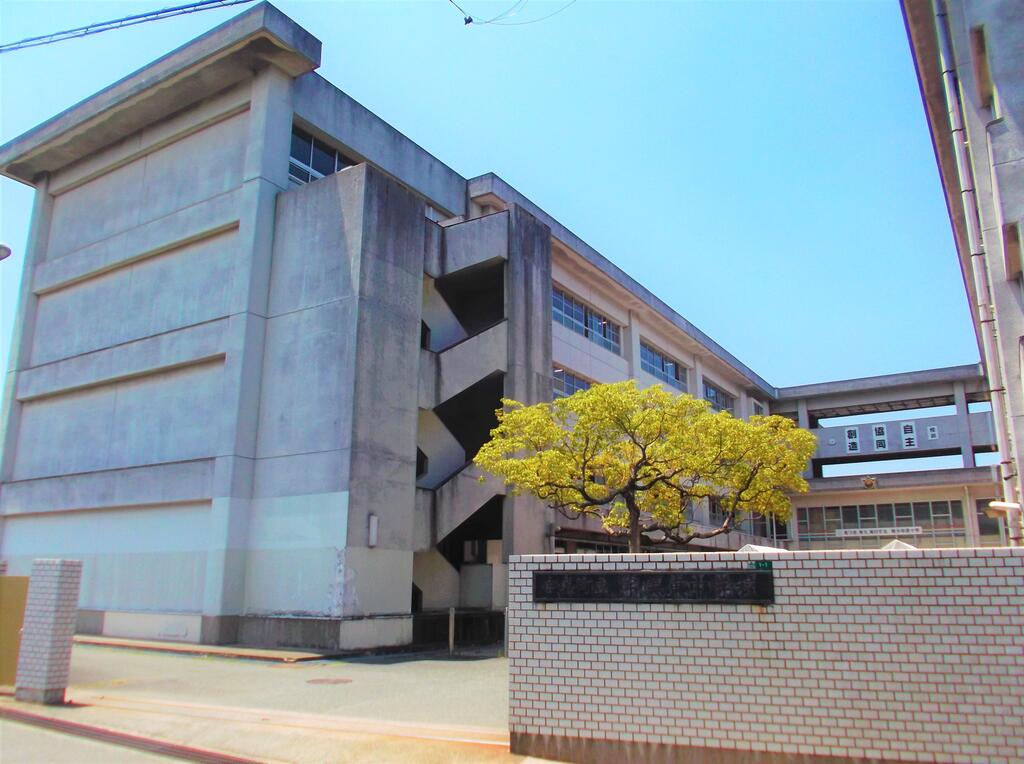 中学校　宇美町立宇美東中学校（中学校）まで1505m