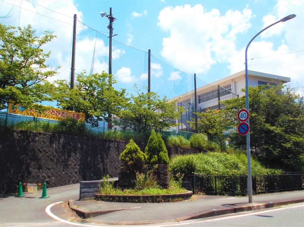 小学校　宇美町立宇美東小学校（小学校）まで1016m