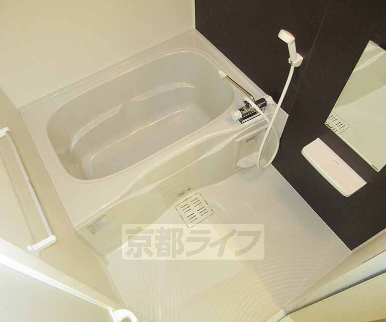 バス・シャワールーム　オシャレなタイル使用してます