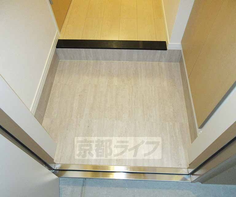 玄関　段差の少ない玄関です