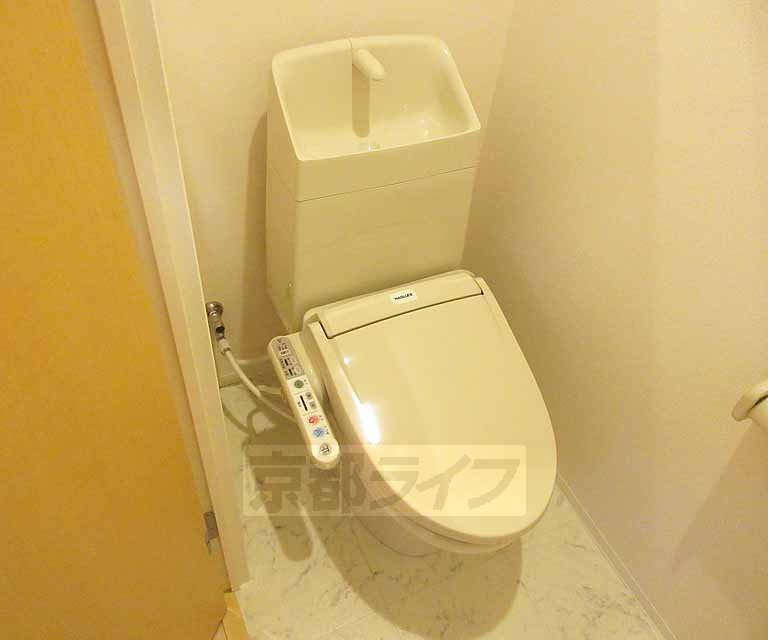 トイレ　ウォシュレット付いています
