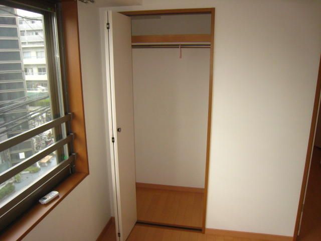 収納　■モニタ付インターホン