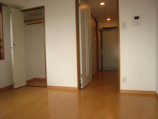 玄関　■モニタ付インターホン■シューズクローゼット■ダウンライト