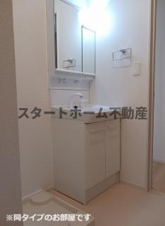 洗面設備　コンパクトで使いやすい洗面所