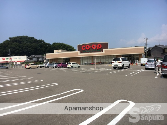 スーパー　コープえひめコープ三津（スーパー）まで669m