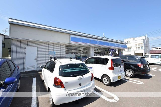 コンビニ　ローソン札幌八軒７条店（コンビニ）まで539m