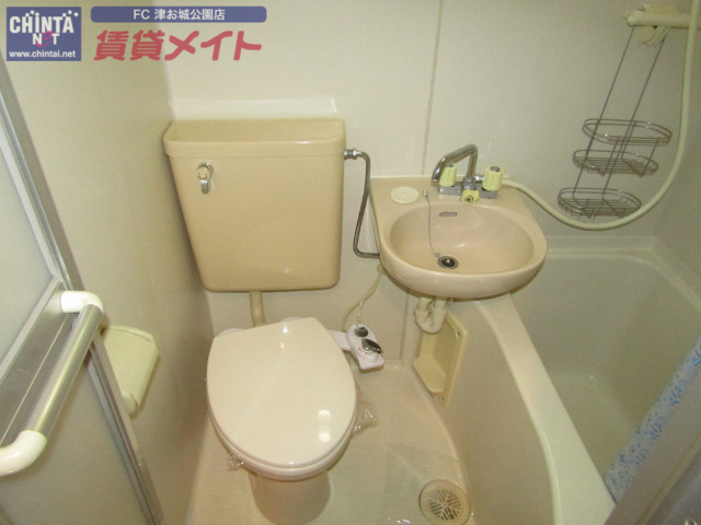 トイレ　同物件別室の写真です
