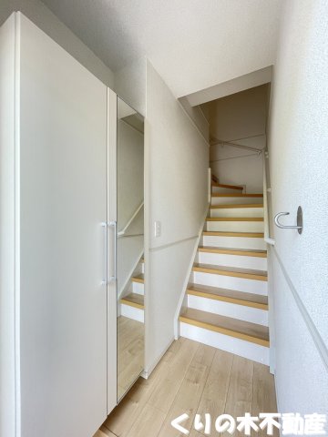 玄関　反転タイプのお部屋です（現況を優先します）