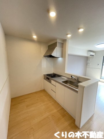 キッチン　反転タイプのお部屋です（現況を優先します）