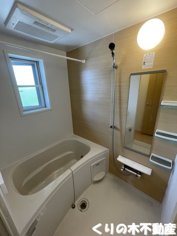 バス・シャワールーム　反転タイプのお部屋です（現況を優先します）