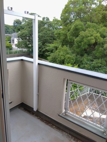 バルコニー　陽当たり良好なバルコニーです