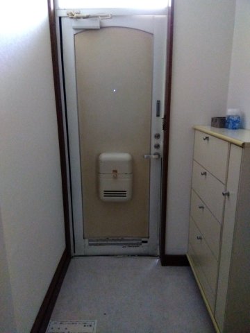玄関　収納もある玄関です