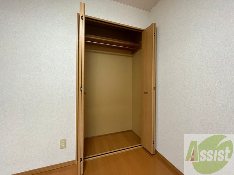 収納　寝室の収納です。部屋がすっきり片付きます。