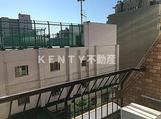 バルコニー　開放的で明るい空間を演出してくれるバルコニーです