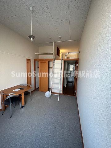 その他部屋・スペース　開放的な寝室です