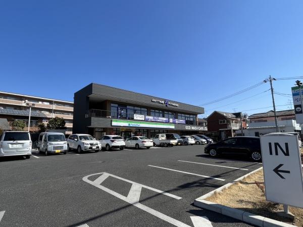 コンビニ　ファミリーマート（コンビニ）まで328m