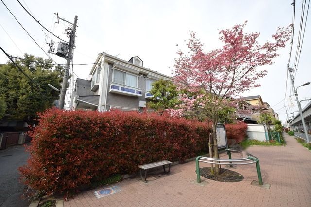 建物外観　★駅から明るい道を帰れます★