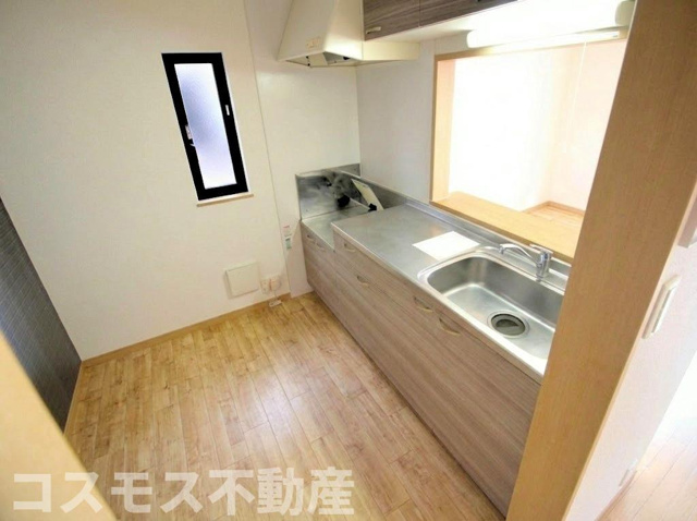 キッチン　別のお部屋の同仕様写真です。