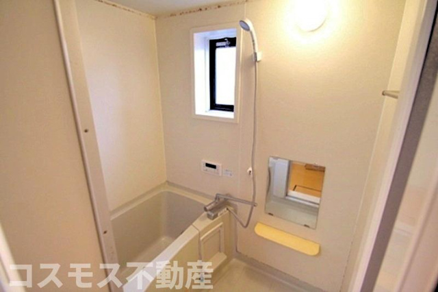 バス・シャワールーム　別のお部屋の同仕様写真です。
