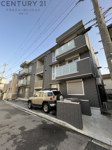 建物外観　オートロックで外部の人間が簡単に出入りできないため安心です。