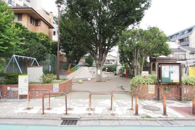 公園　新宿区立新左門児童遊園（公園）まで84m